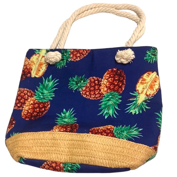A&O international Handbags - NWOT A&O International Pineapple Tote/Beach bag